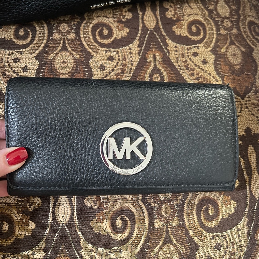 Michael Kors Black Hobo Bag with Wallet - Picture 5 of 6